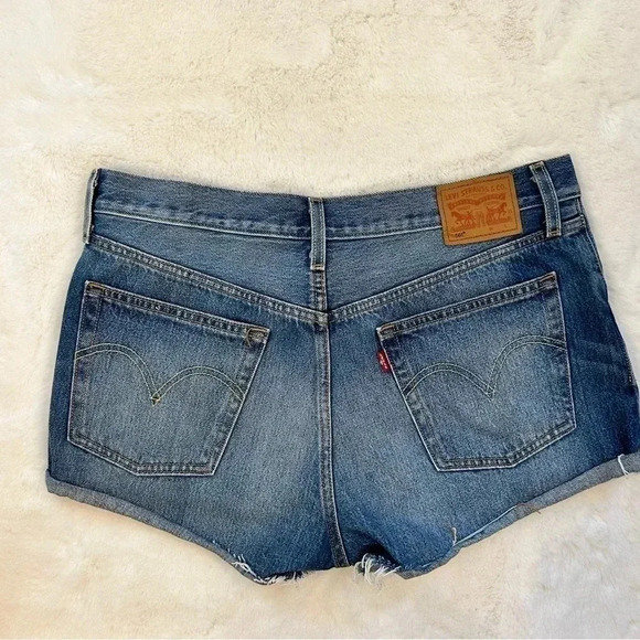 Levi’s 501 button up denim shorts with rolled hemline. - Picture 2 of 4